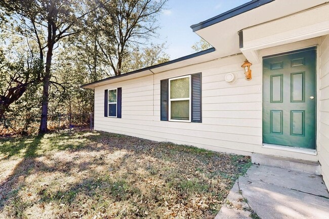 Building Photo - Beautifully Updated 3-Bed, 2-Bath Home in Quiet Greenville Neighborhood