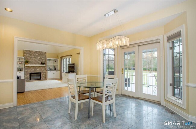 Building Photo - 4 Buckingham Ln