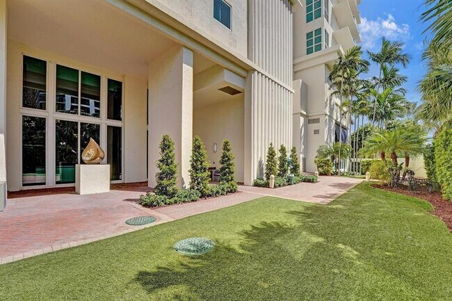 Building Photo - 101 S Fort Lauderdale Beach Blvd