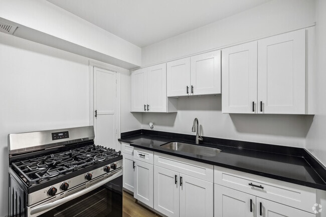 Studio - 515SF - Kitchen - 1769 N Orange Dr