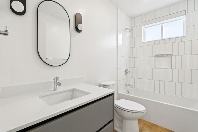 Building Photo - 1422 Tamarind Ave