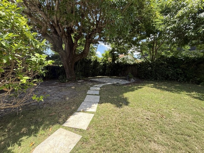 Building Photo - 2841 SW 33rd Ave