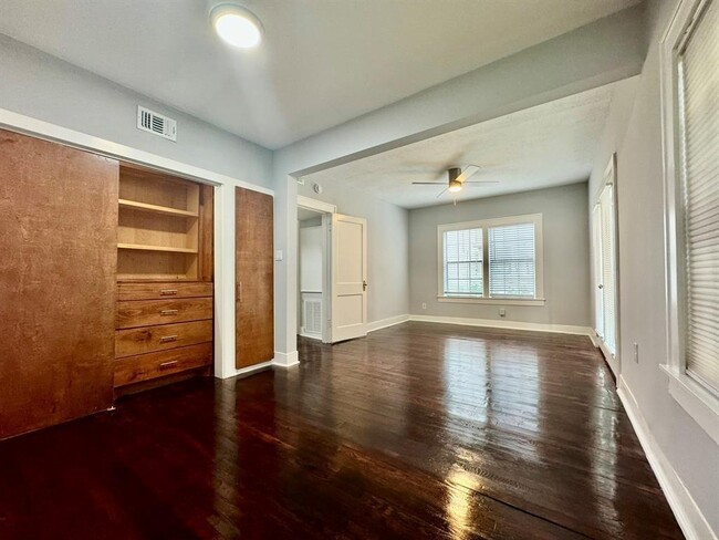 Building Photo - 1833 Colquitt St