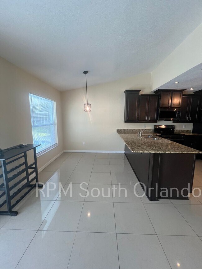 Building Photo - Beautiful 4 Bedroom 2.5 Bath Home with Hea...