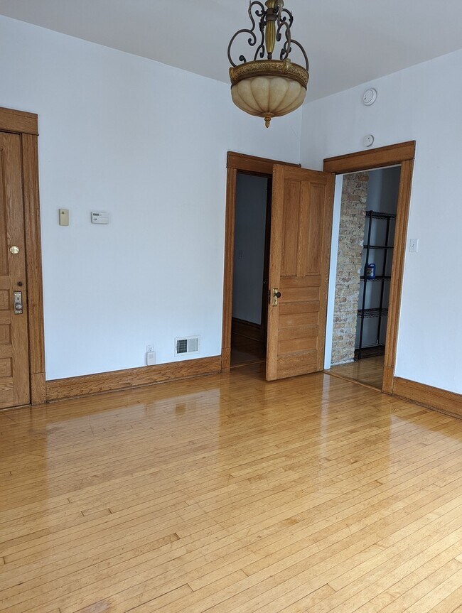 Building Photo - 3448 W Drummond Pl