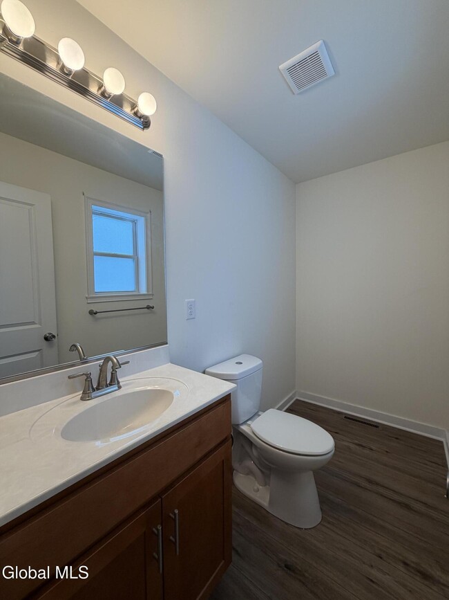 Building Photo - 36 Vly Rd