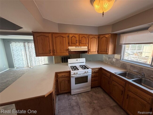 Building Photo - 34639 Richard O Dr