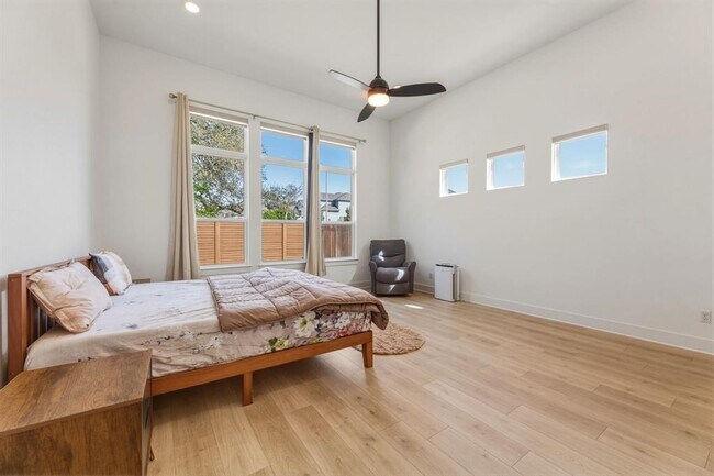 Building Photo - 2941 Delaware St