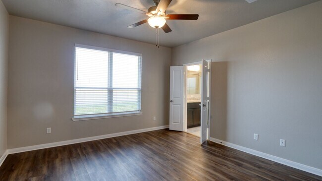 Building Photo - 2208 John Ross Ct