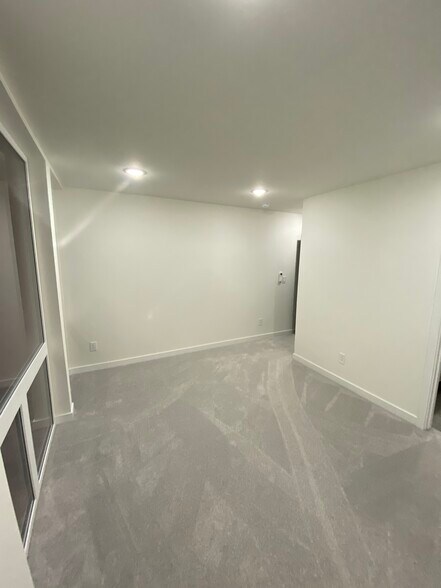 Master bedroom - 2609 S Judkins St