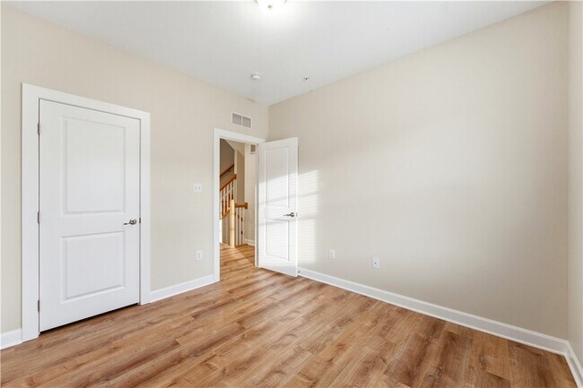 Building Photo - 335 Osona Ln