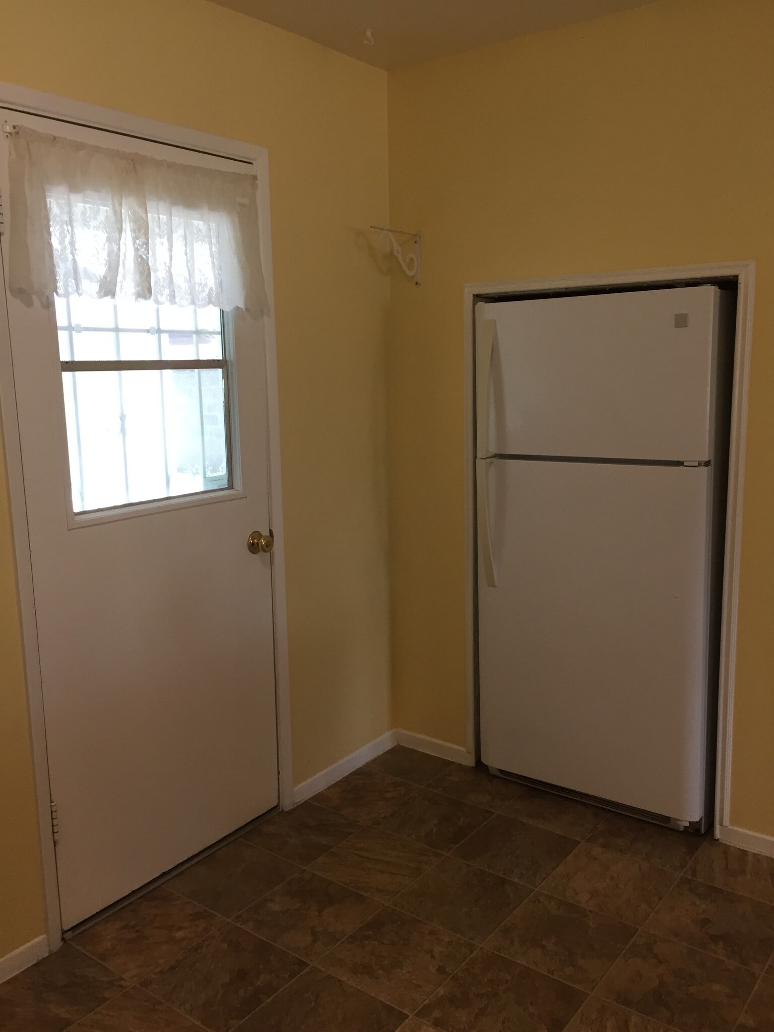 Building Photo - 1033 S 5th St