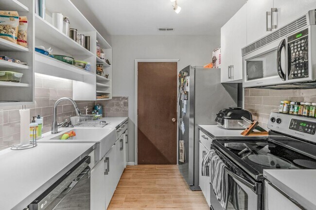 Building Photo - 501 Fenton Pl