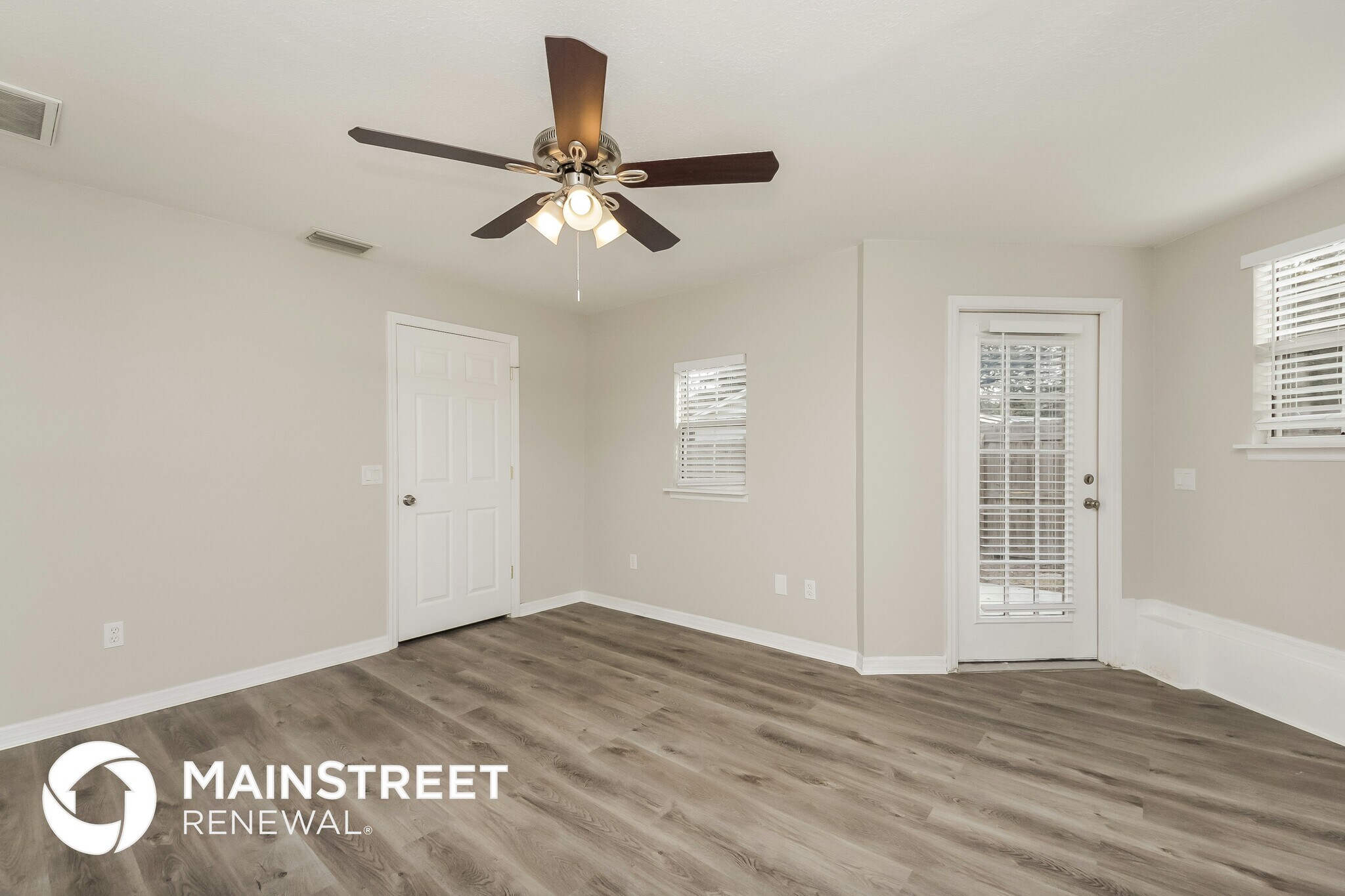 Building Photo - 604 Prairie Lake Dr