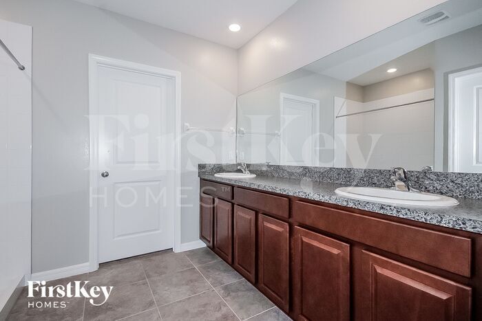 Building Photo - 10111 Paradise Fish Dr