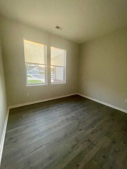 Building Photo - 2860 W Riverwalk Cir