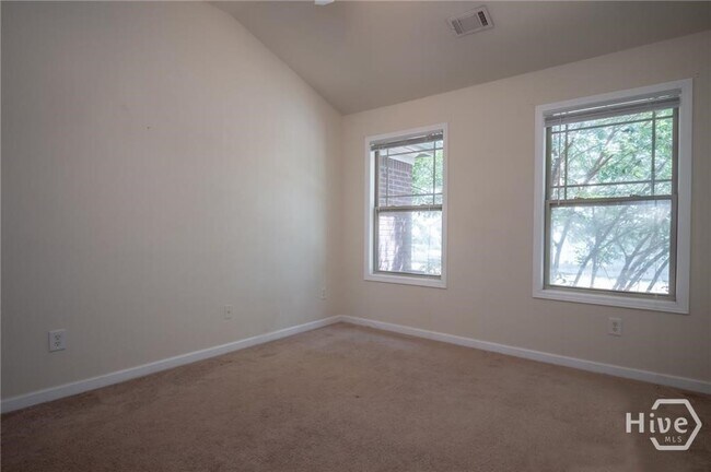 Building Photo - 304 Ridge Pointe Drive