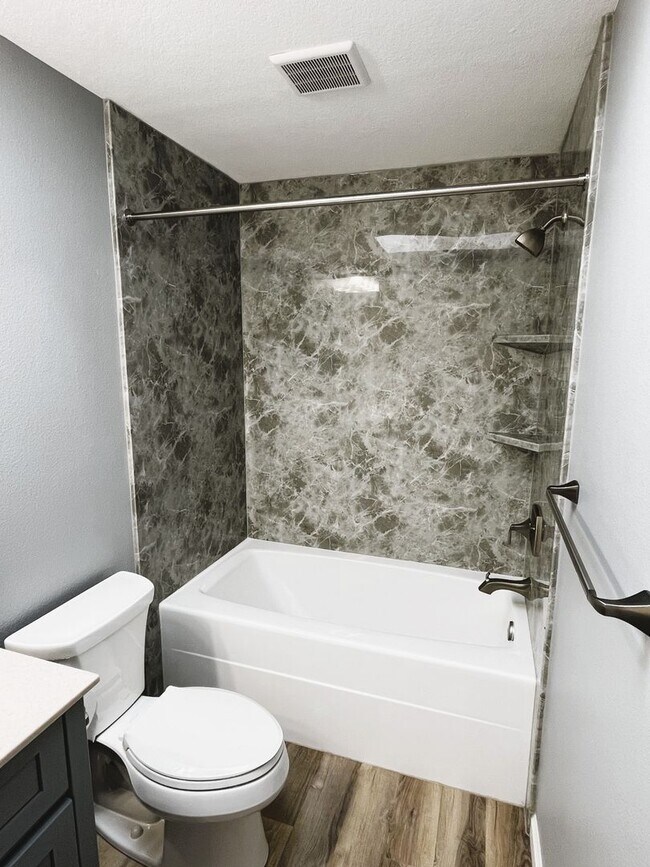 Building Photo - Bright & Spacious 3-Bedroom Home – Ideal for Entertaining & Everyday Comfort