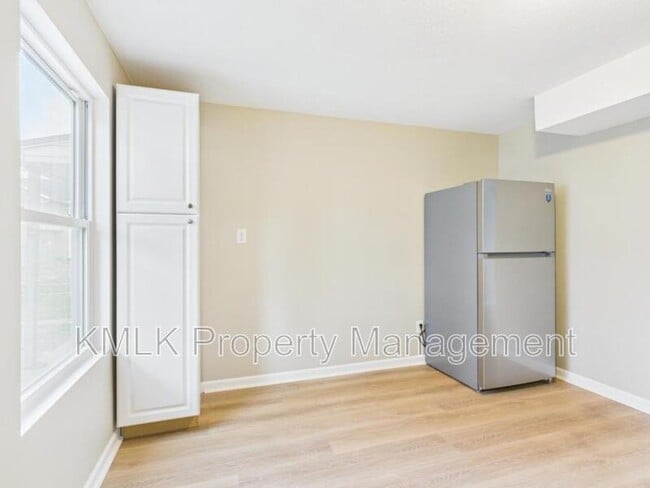 Building Photo - 9042 Maple Grove Rd