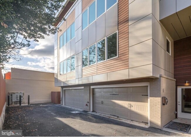 Building Photo - 1212 E Susquehanna Ave