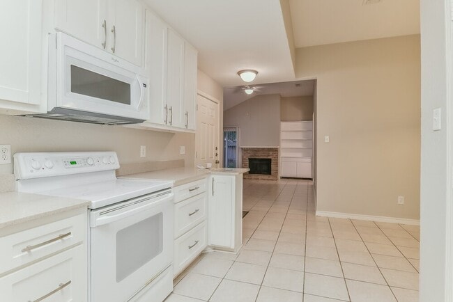 Building Photo - 13207 Pebblewalk Cir S