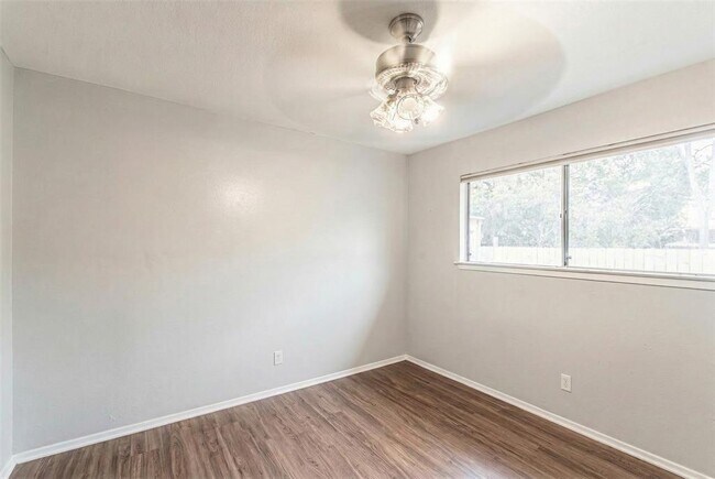 Building Photo - 8206 Exmoor Dr