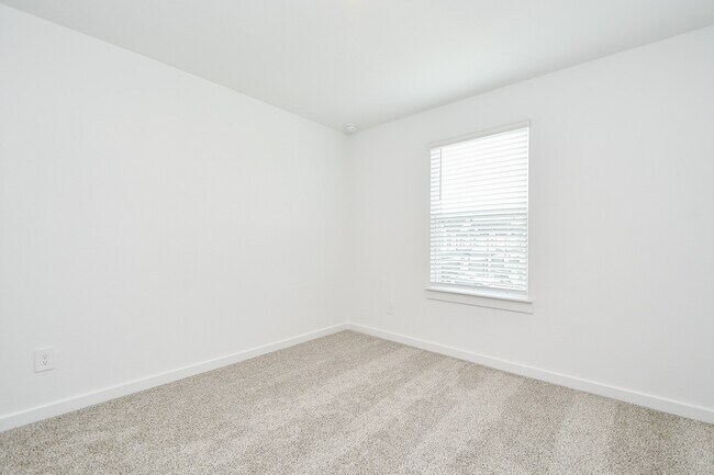 Building Photo - 3024 Crown Gate Dr