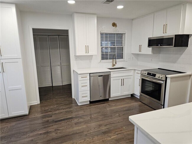 Building Photo - 4536 Mountain Creek Dr