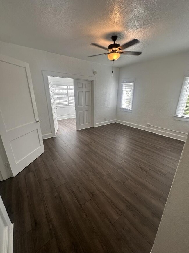 Building Photo - 215 S Seacrest Blvd