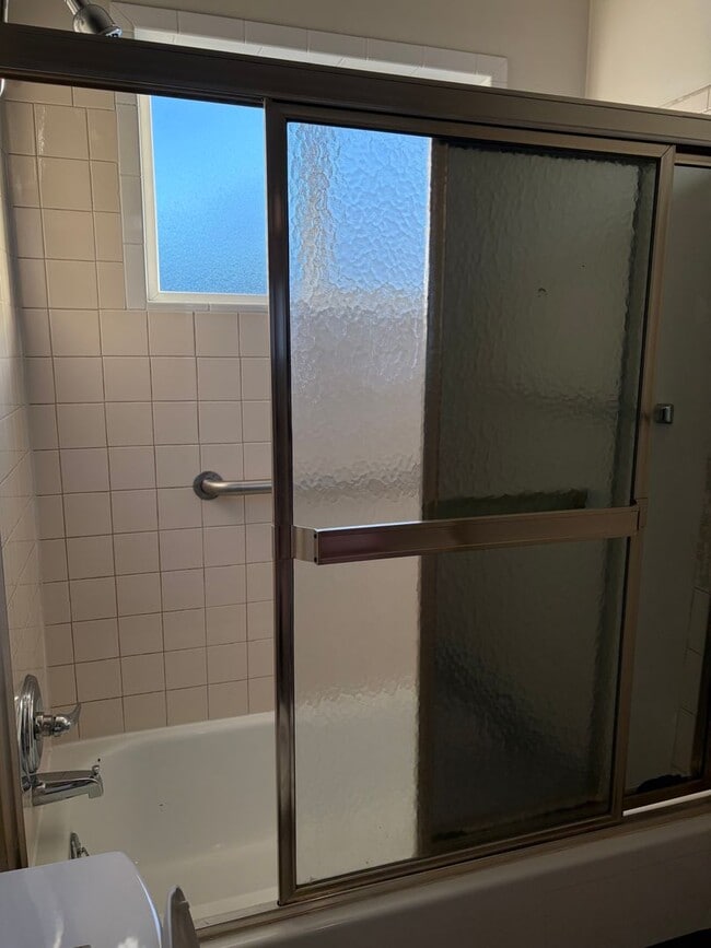 Building Photo - Move In Special! Charming 2-Bedroom Oasis with Spacious Front Yard!