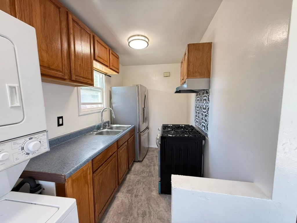 Building Photo - 1327 N Orange Dr
