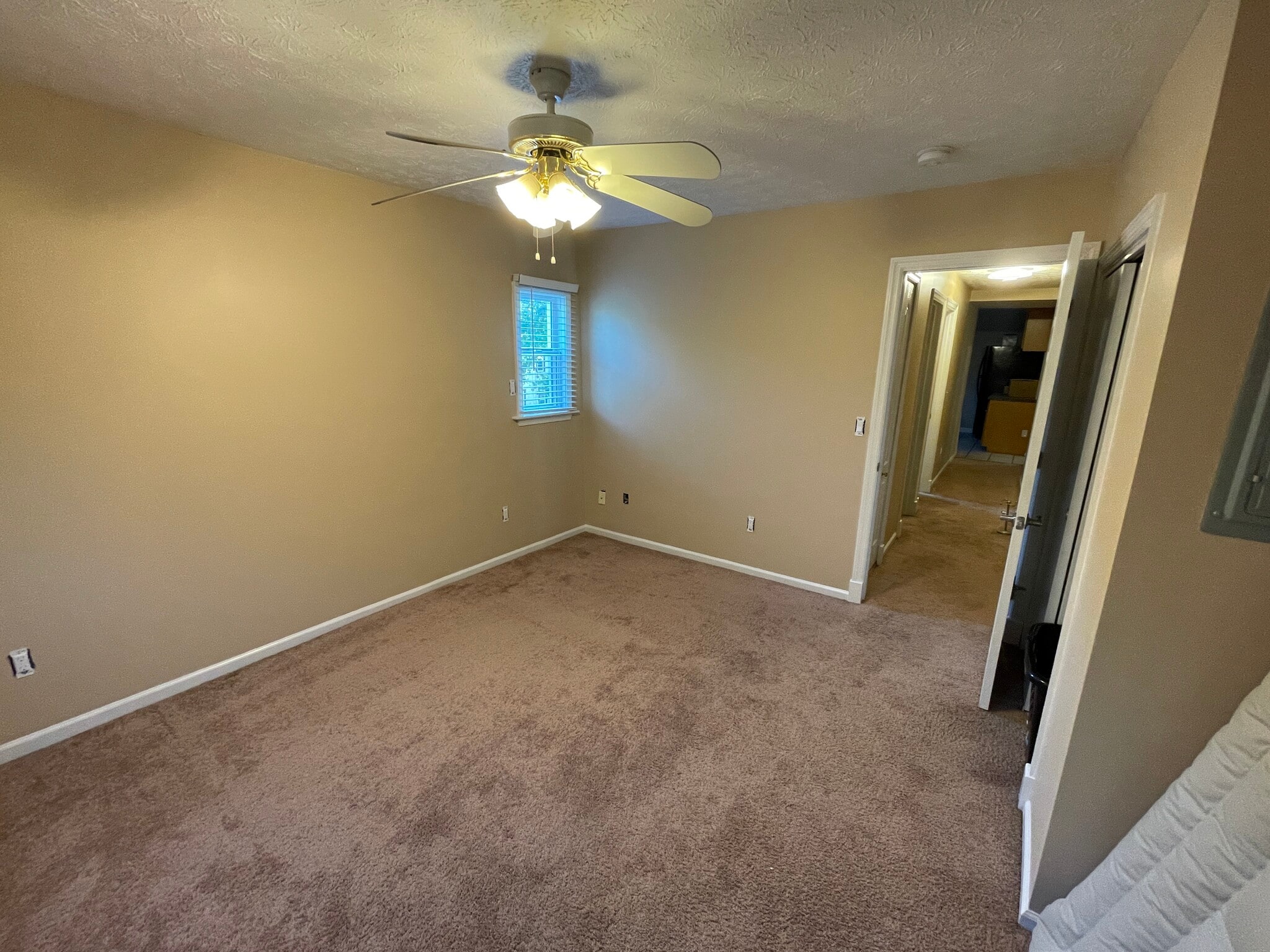 Large Master Bedroom - 14 Cunliffe Way