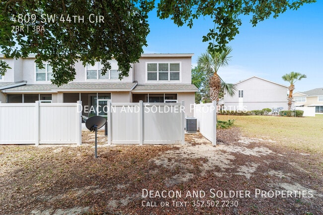 Building Photo - 4809 SW 44th Cir