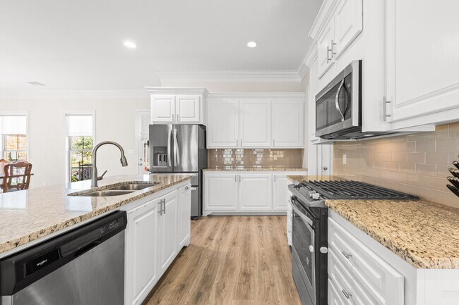 Building Photo - Luxury Living in The Woodlands - COMING SO...