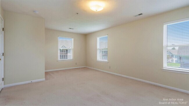 Building Photo - 1328 Heatherwood Ln