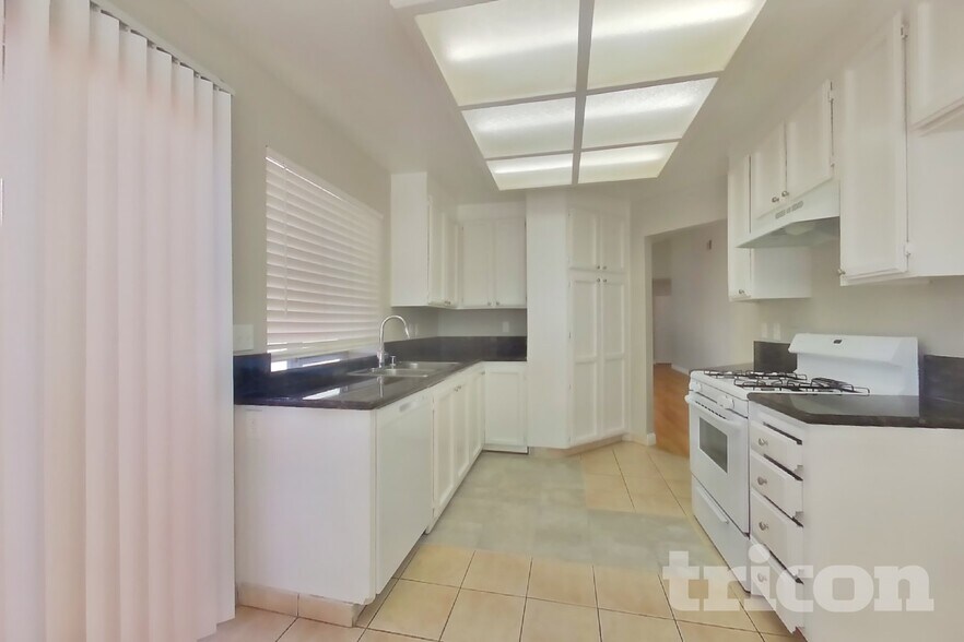 Building Photo - 600 Basalt Dr