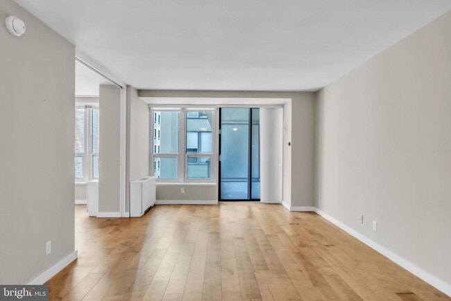 Building Photo - 224 W Rittenhouse Square