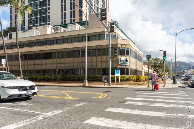 Building Photo - Kamakee Vista