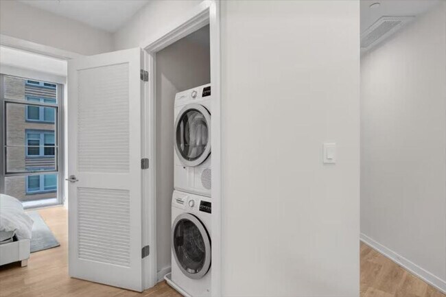 Building Photo - 400 Army Navy Dr