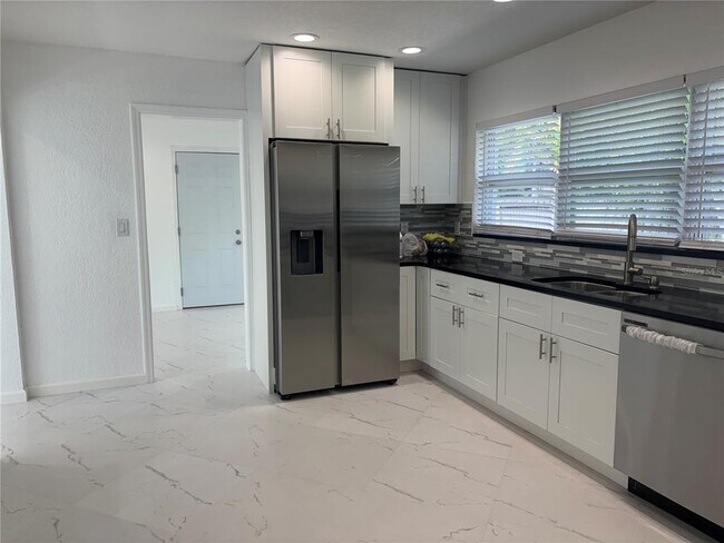 Building Photo - 640 San Salvador Dr