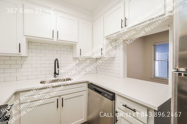 Building Photo - 367 King St