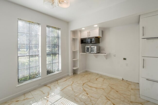 Building Photo - 3203 Golden Willow Dr