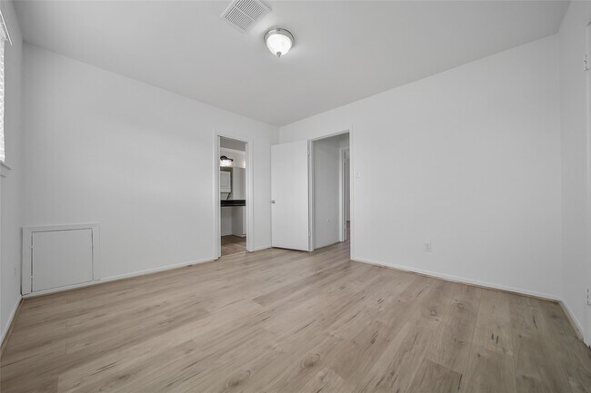 Building Photo - 1403 Blalock Rd