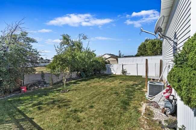 Building Photo - 1613 N 2000 W