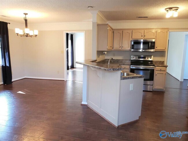Building Photo - 1100 Leeward Dr SE