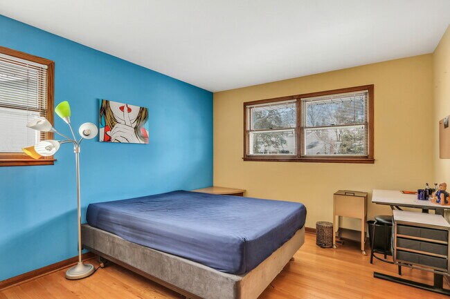Building Photo - 826 Crestfield Ave