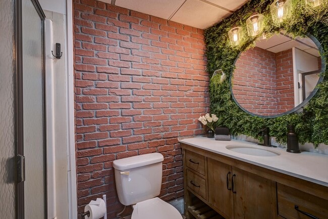 Building Photo - 46 Linderhof Golf Course Rd