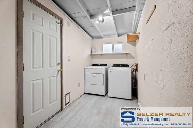 Building Photo - Nicely updated 3 bd. home within walking d...