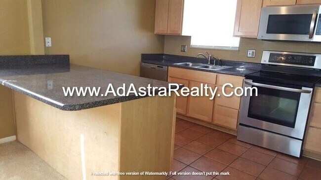 Building Photo - Beautiful Remodeled South KCMO Townhome-Av...