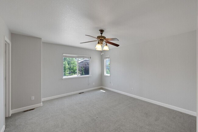 Building Photo - Spacious 5BR House in south-East Aurora